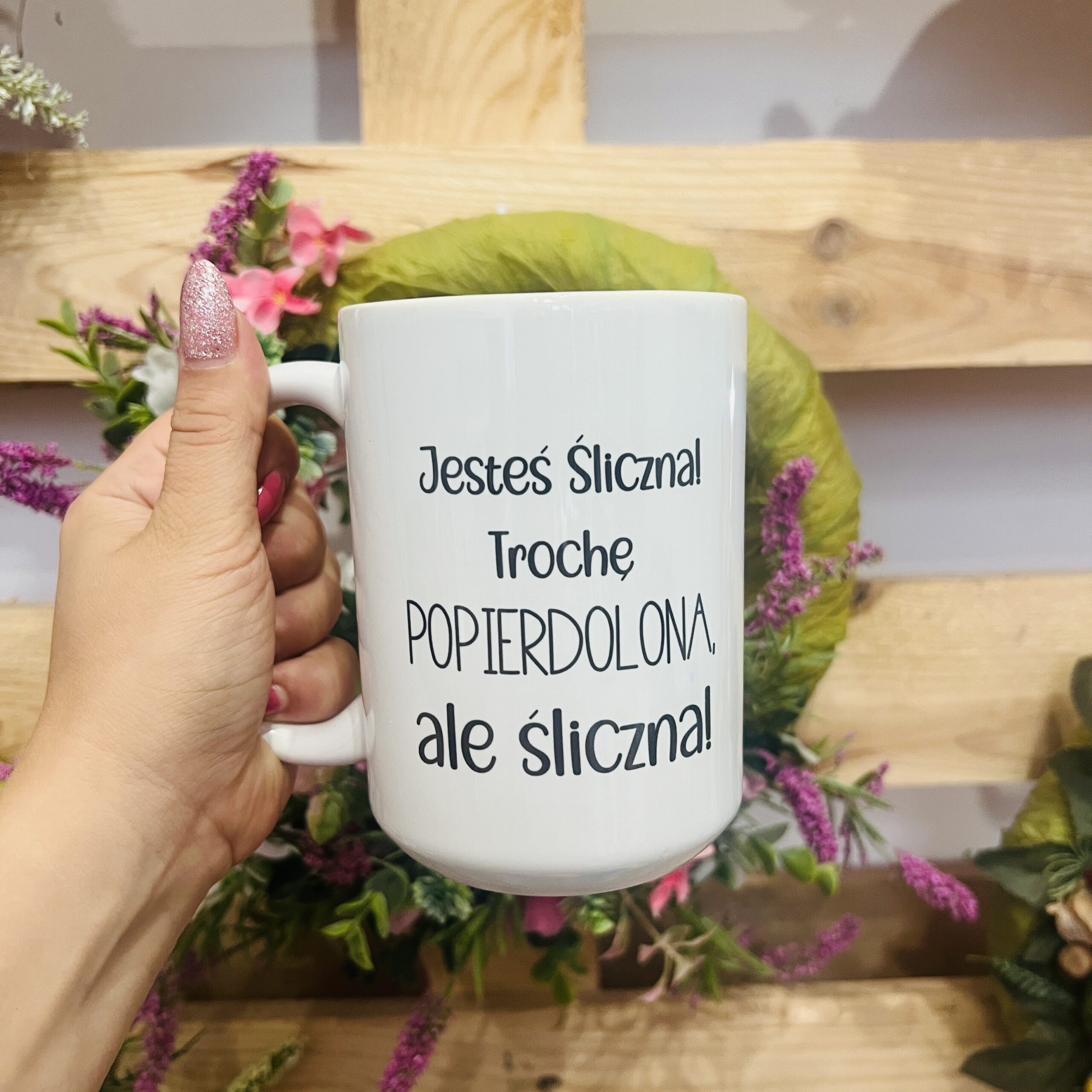 Kubek - jesteś śliczna. Trochę popierdolona, ale śliczna.