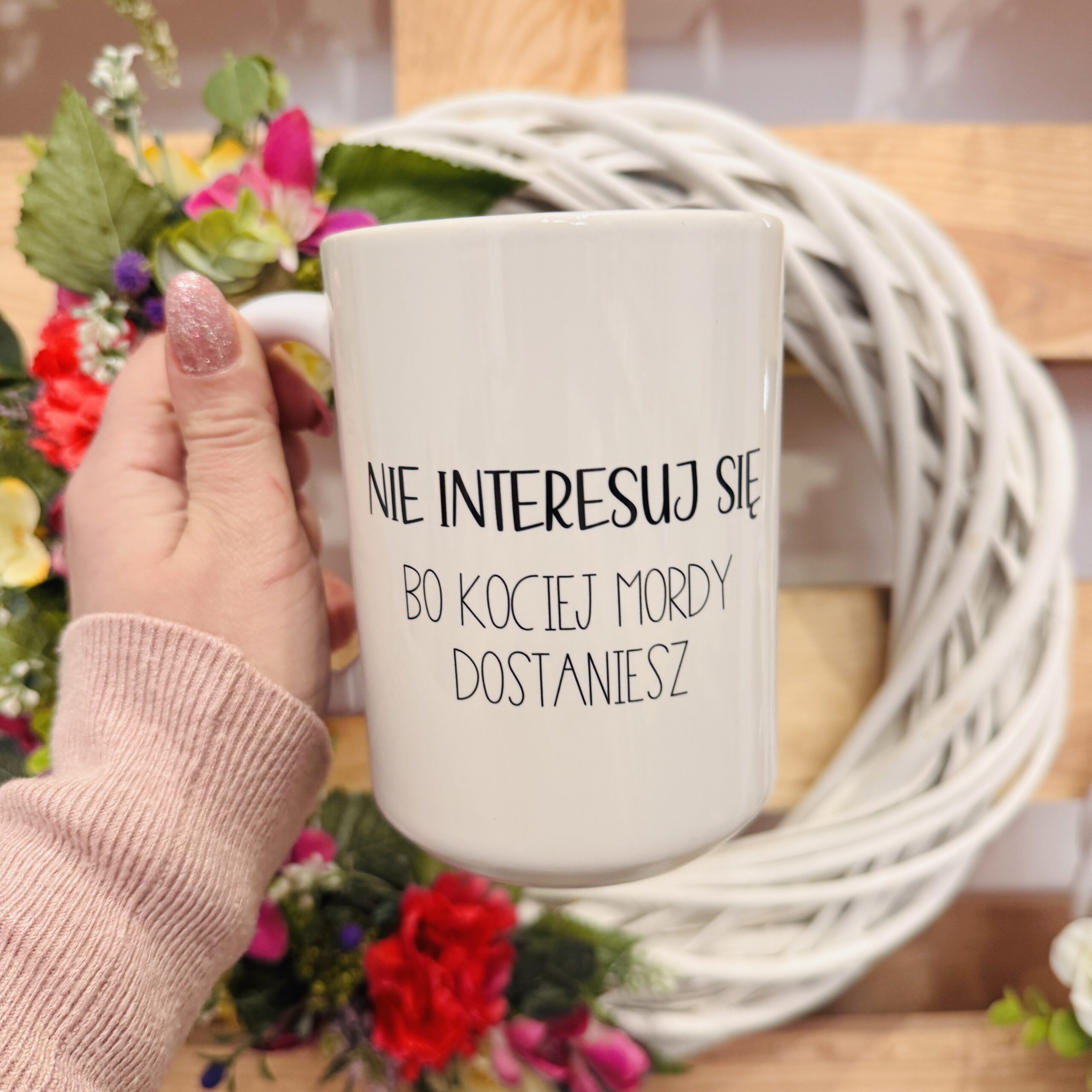 Kubek - nie interesuj się, bo kociej mordy dostaniesz